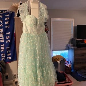 Ava gowns midi Daisy dress in mint. Size 18. New with tags. Never worn